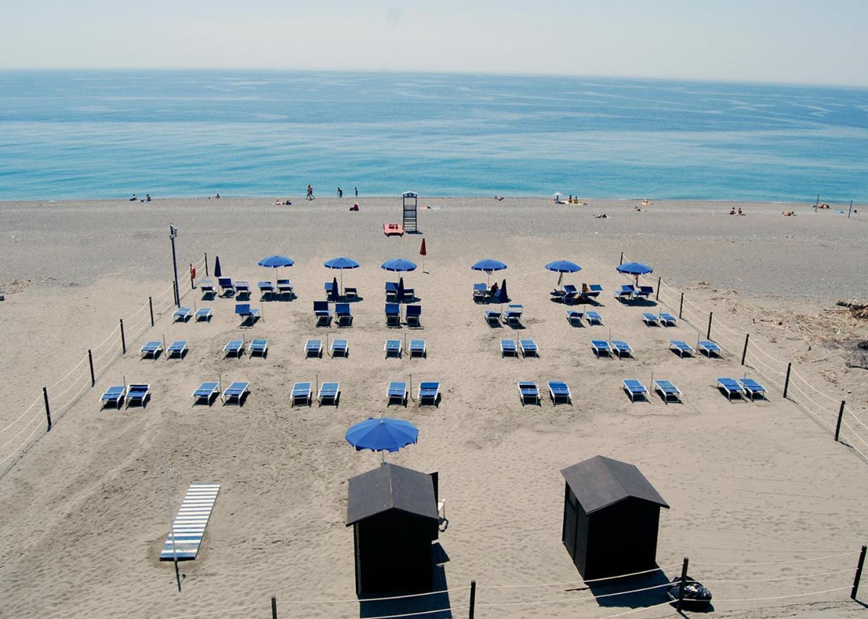 Nettuno * Giardini-Naxos